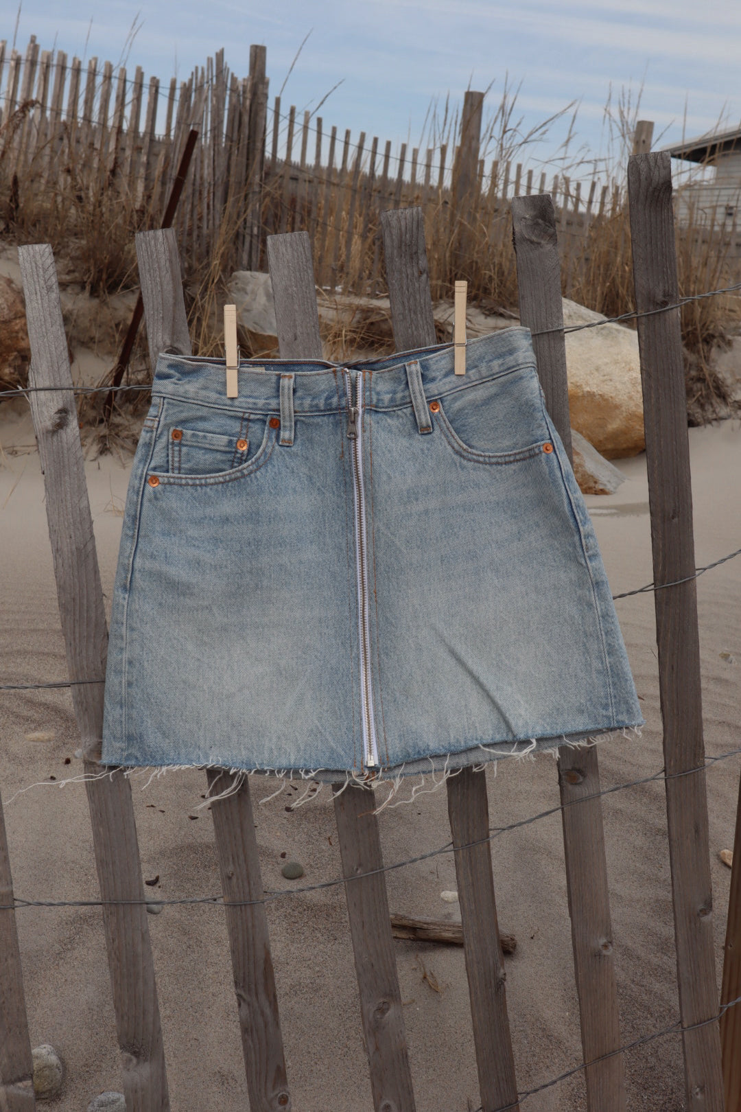 Levi’s Zip Up Skirt - Size 26