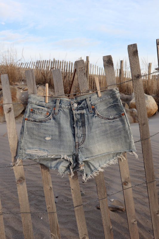 Levi’s Shorts - Size 28