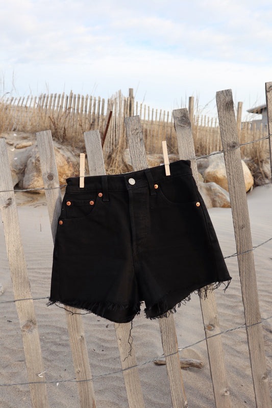 Levi’s Shorts - Size 23