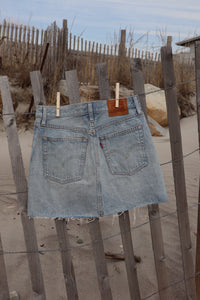 Levi’s Zip Up Skirt - Size 26