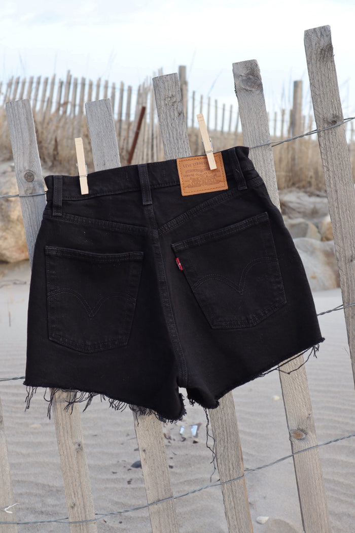 Levi’s Shorts - Size 23