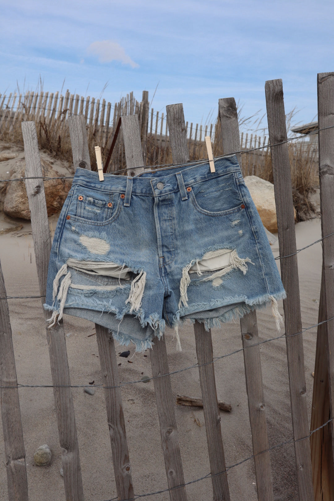 Levi’s Shorts - Size 28