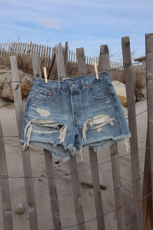 Levi’s Shorts - Size 28