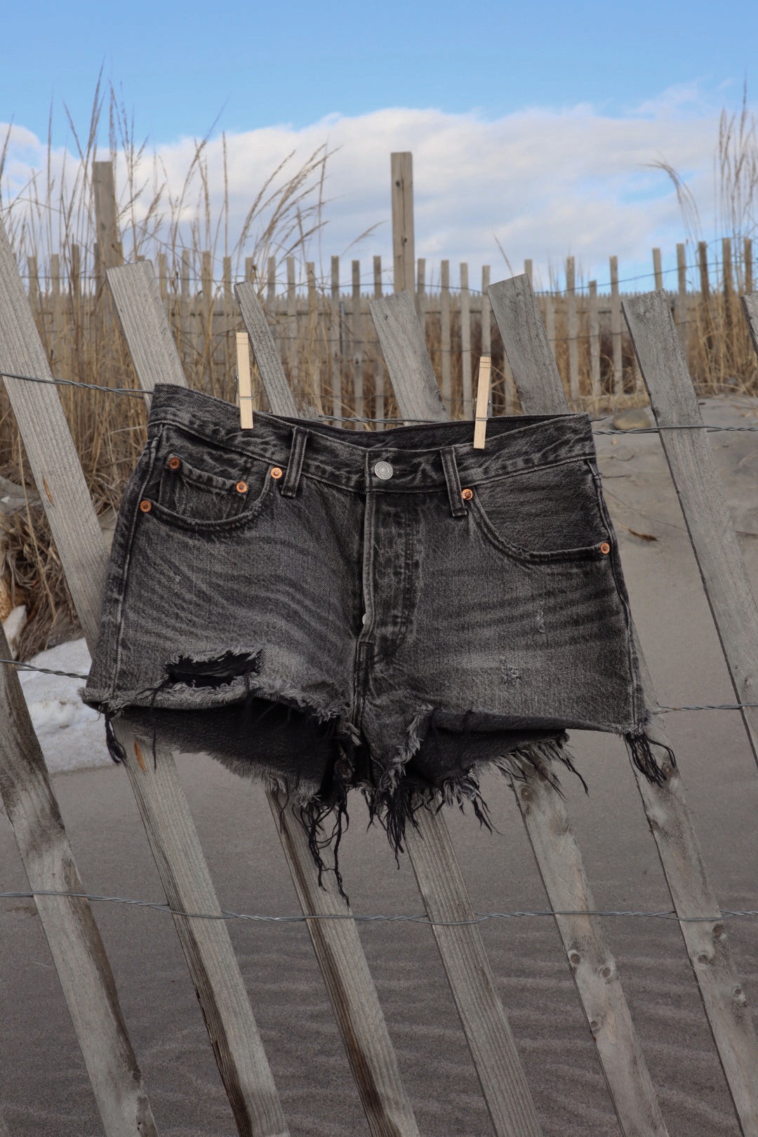 Levi’s Shorts - Size 28