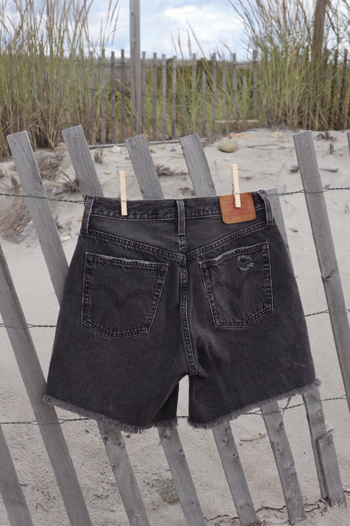 Levi’s Shorts - Size 28