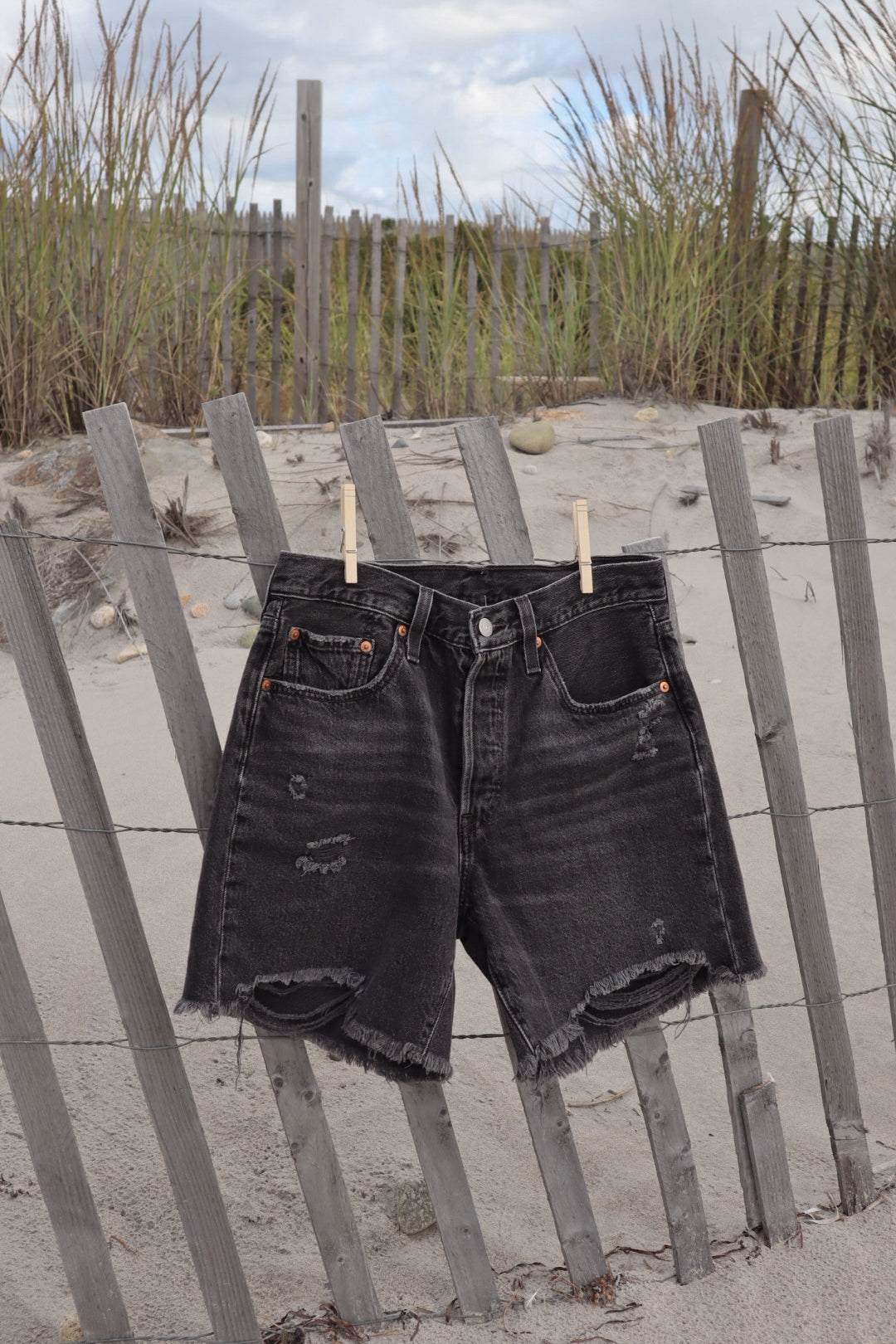 Levi’s Shorts - Size 28